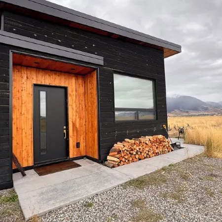 Modern 3 bedroom home on 20 private acres in Paradise Valley