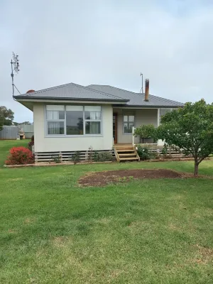 Shaw View Cottage,Beautiful  cosy cottage central to many tourist destinations