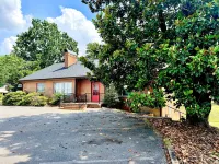 Magnolia Apt- Great Amenities & Price. High Quality Beds and Pillows