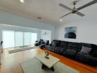 Exquisitely furnished house walking distance to AFL Mars Stadium Hotels in Ballarat North