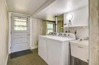 Clean and Spacioius Flat in Great Location Near Epic and Downtown Verona!