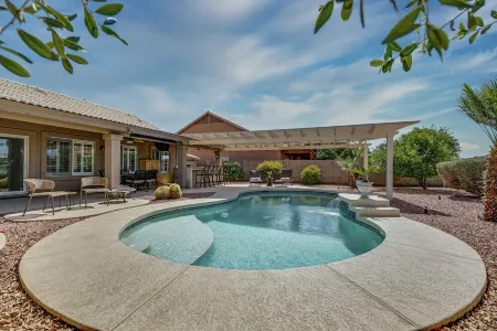 Backyard Luxury with Private Pool and Hot Tub on Golf Course