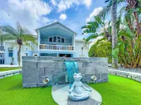 Amenity Paradise! Theater, Game-room, Mini Golf, Outdoor Bowling & Hot Tub!