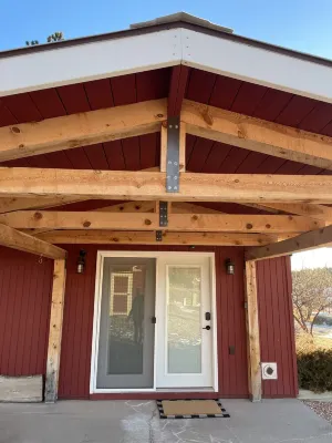 Bear Rock Bungalow-King Bed & 2 Twin Cots