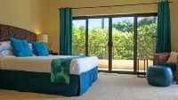 Whales, Beaches and Sunsets! Come Enjoy Maui's Most Exclusive Resorts. - Hot Tub