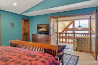 VIEWS! Spacious and relaxing cabin! VIEWS!