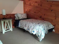Lakefront cottage on 540 acre Wall Lake / spectacular fishing & sunset views.