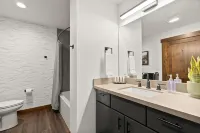 Beautiful New Downtown Columbia Falls Condo near Glacier National Park!