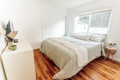 Vintage Home By Parks- 20 min to U of O - 8 min to Airport - Pet Friendly Hôtels à proximité de : Albertsons