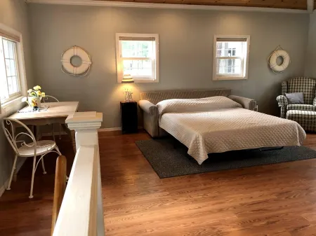 Peaceful Lake Home on Crystal Clear Water- Sunday to Sunday rental