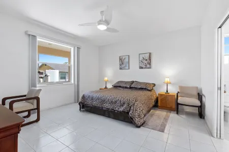 Cheerful & Vibrant Home Near Mineral Springs