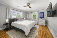 Cozy 2BR Cottage in Downtown Warm Springs (B)