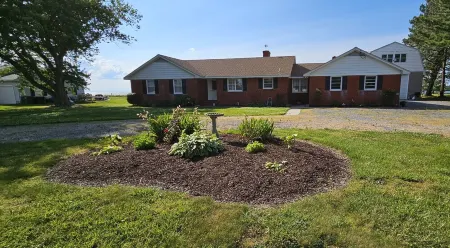 New Waterfront! Drop Anchor on Brannocks Bay. An Amazing waterfront retreat!