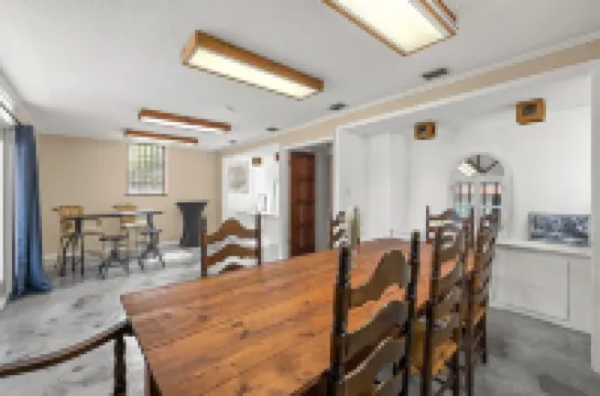 The Locke Inn Suites - Stay in Dade City's historic former jailhouse!