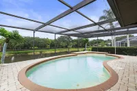 Siesta Key Serenity: Home with Heated Pool, Pond View Oasis in Heart of Sarasota