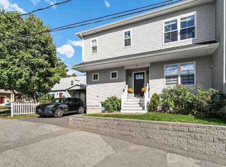 Luxury large house minutes to Cambridge and Boston