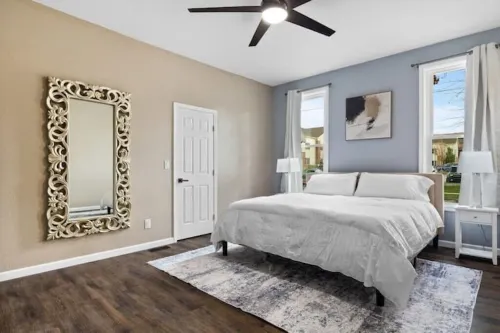 Spacious fully remodeled king size bed apartmentSleeps four Hotel a Erie