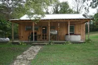 Fern Creek Cabins @ New River Gorge, Secluded, White Water, Hiking, Hot Tub. Hotels near New River Gorge
