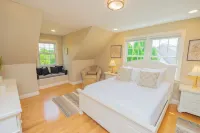 Family Gathering Haven: All-Season Coastal Retreat RK Middletown Square附近的飯店