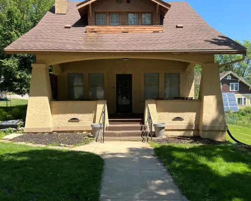 Renovated charmer in the heart of Decorah’s Park District Hotel di Decorah