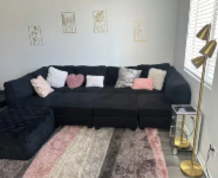 Cozy 2-bedroom townhome near DEN Airport pet friendly.