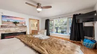 The Big Chill – Hot Tub/Waterfalls/Scenic Views/Fire Pit
