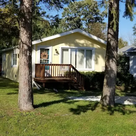 Cozy Bungalow house by the lake