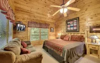 Creekside Paradise Found! One-Bedroom Mountain Cabin in Pigeon Forge - Alppimaja