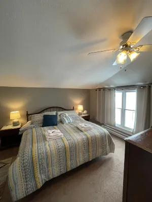 What a View! Charming Lake Cottage w. Dock&Yard&BBQ, Pets welcome
