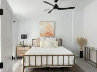 Best Cozy Stylish Spacious open Floor NEW POOL Hotels near T-Mobile