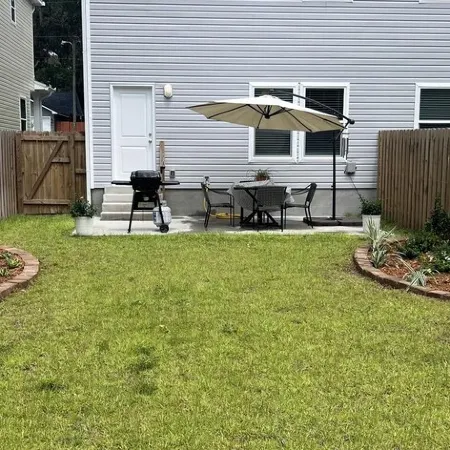 Sunny Niceville! Very Nice, 3/2.5 Townhome .04 Mile from Water!