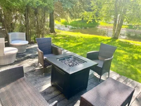 Townhouse in Private Lakeside Community