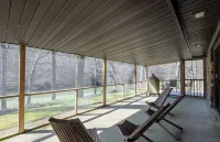 Magnolia Trace Lakefront Bliss: Rustic Stone Cottage Retreat on 5 AC- Fiber WiFi