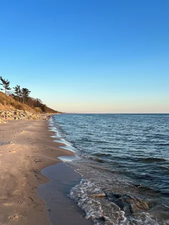 Lake MI Nest- perfect for group trips with access to Lake MI & private hot tub! Отели в г. Нортон Шорс