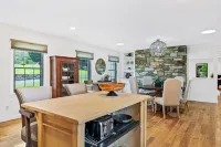 5 Acre Estate: Pool/Hot Tub/Basketball/Fire Pit