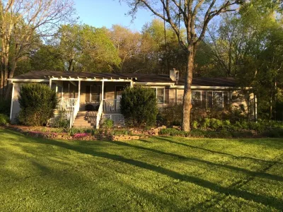 Wooded Cottage near Downtown Franklin & Leiper's Fork! Hotels near First Presbyterian Church
