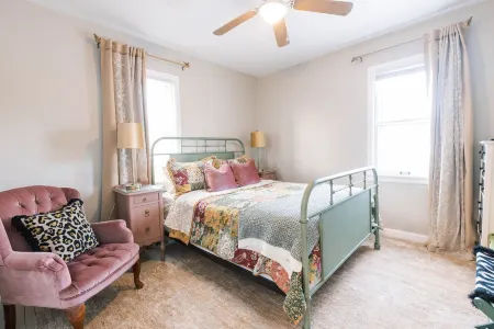 King Suite by Mkat Interior Designs