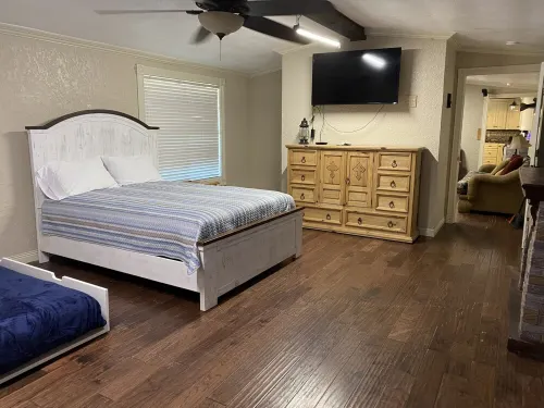 Waterfront 2 Bedroom Home- South Toledo Bend