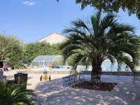 New Ad - Charming quiet house, air conditioning, shared pool Hotels in Châteaurenard