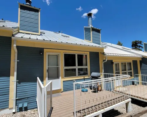 Cozy Condo for 6 with Wooded Back Patio & Grill. 1 Mile to Town Square. Hotel di Cloudcroft