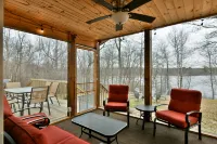 Lakefront Cabin w Screened Deck! Pontoon Rental! 2 Kayaks / Fishing Row Boat!