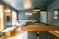 Cozy Mountain Vibes for the Crew - Hot Tub, Game Room, EV, Near Hunter & Windham