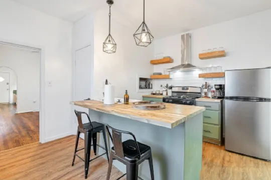 Cheerful 2 Bedroom House on the Hill in St. Louis Отели рядом с достопримечательностью «Парк Хайленд»