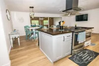 Ariel's Haven 1, Enjoy Home with Hot Tub, Fire Pit and Beautiful Heated Pool!!