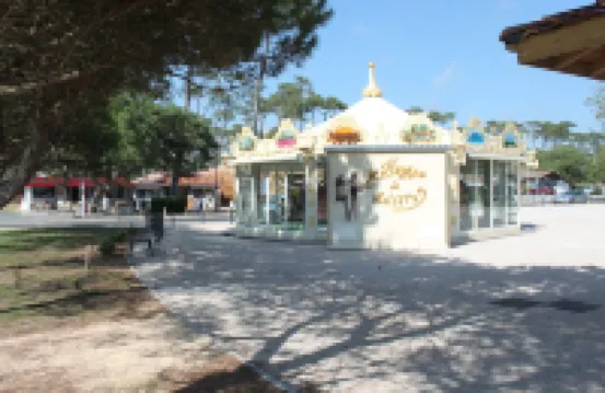 Fancy the ocean? 500 m from the beach, wifi fiber, bed linen, terrace, pool, parking