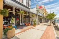 Downtown Hammond 2 Bedroom, 2 Bath Newer Condo