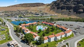 #161 Condo near large pool & shuttle to Gorge Amp-book separately