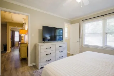 Modern Decor•Centrally Located•Huge Fenced in Yard•Pets Welcome•Fireplace•Grill