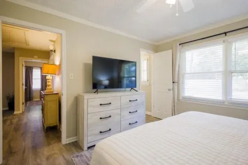 Modern Decor•Centrally Located•Huge Fenced in Yard•Pets Welcome•Fireplace•Grill