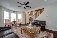 Beautiful Walnut Home 4bed/bathrooms with Private Parking
